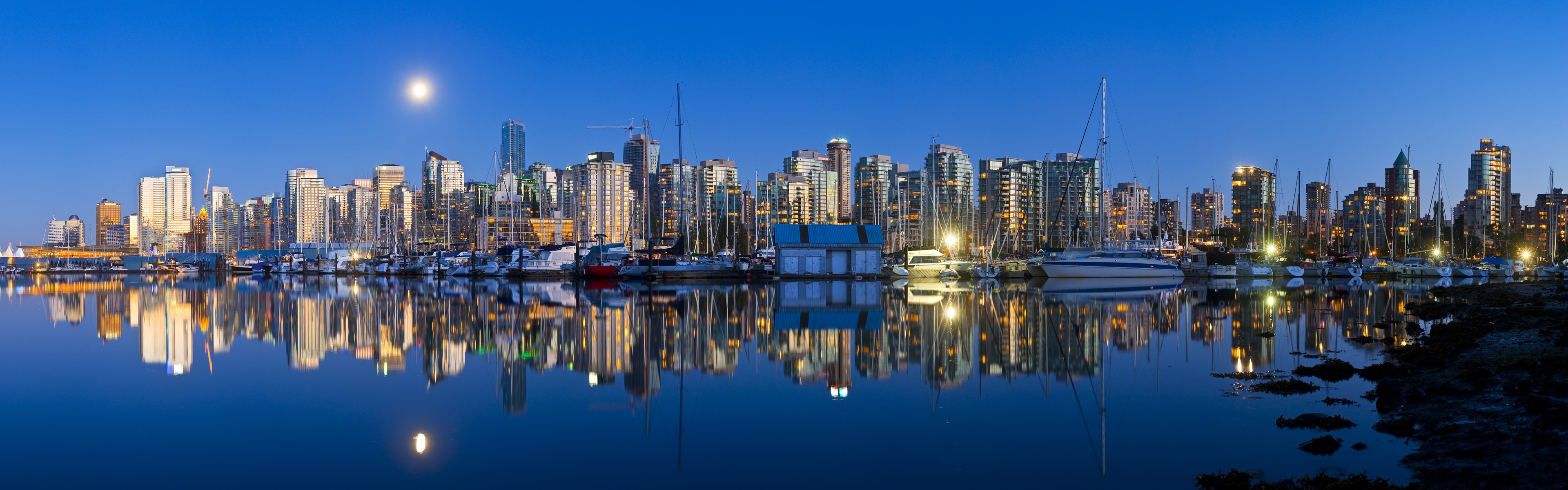 Vancouver-British-Columbia-Canada-city-night-boats-skyscrapers-water-reflection_3840x1200.jpg
