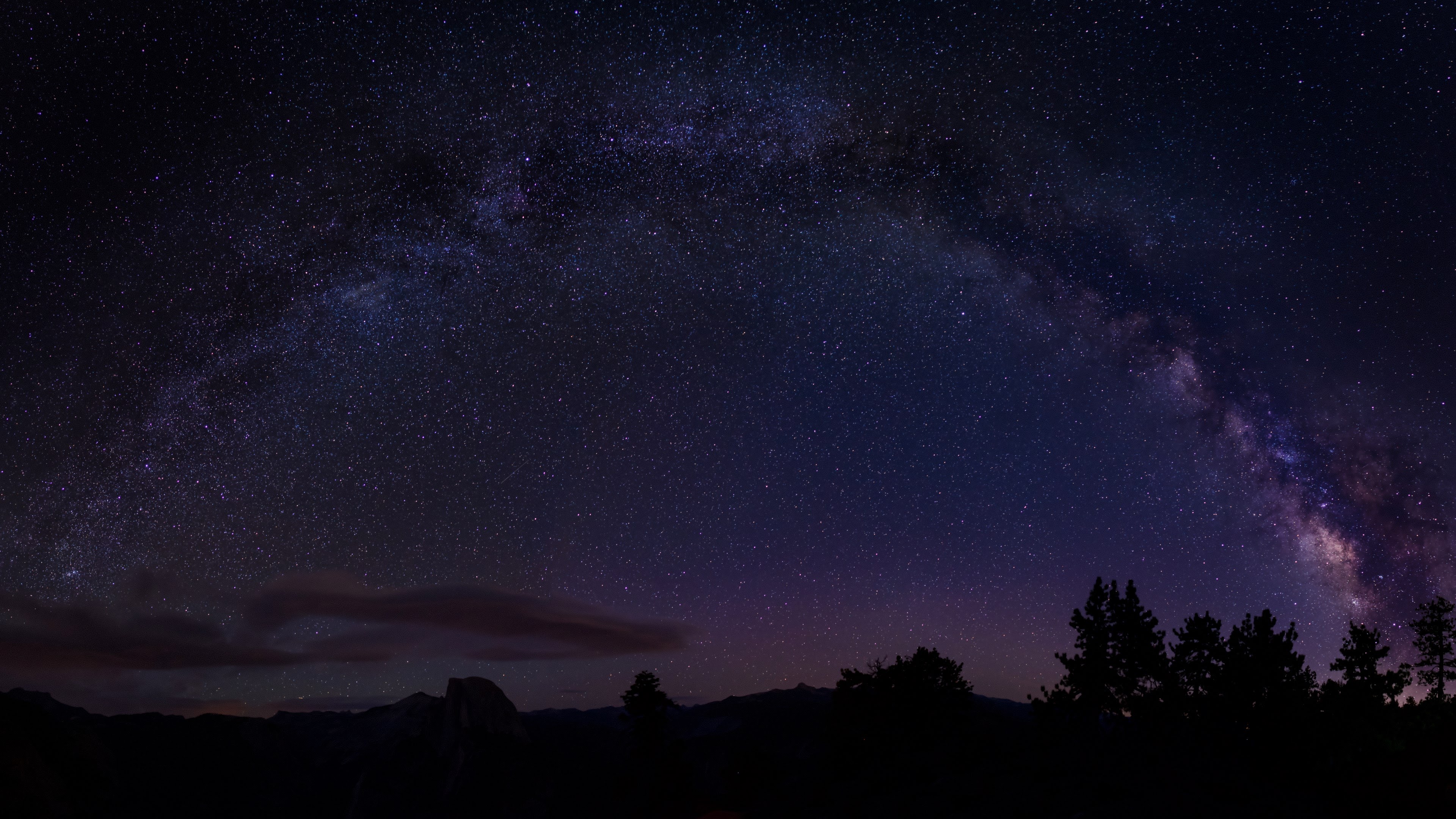 Milky_Way_Arc_over_Yosemite_4k.jpg