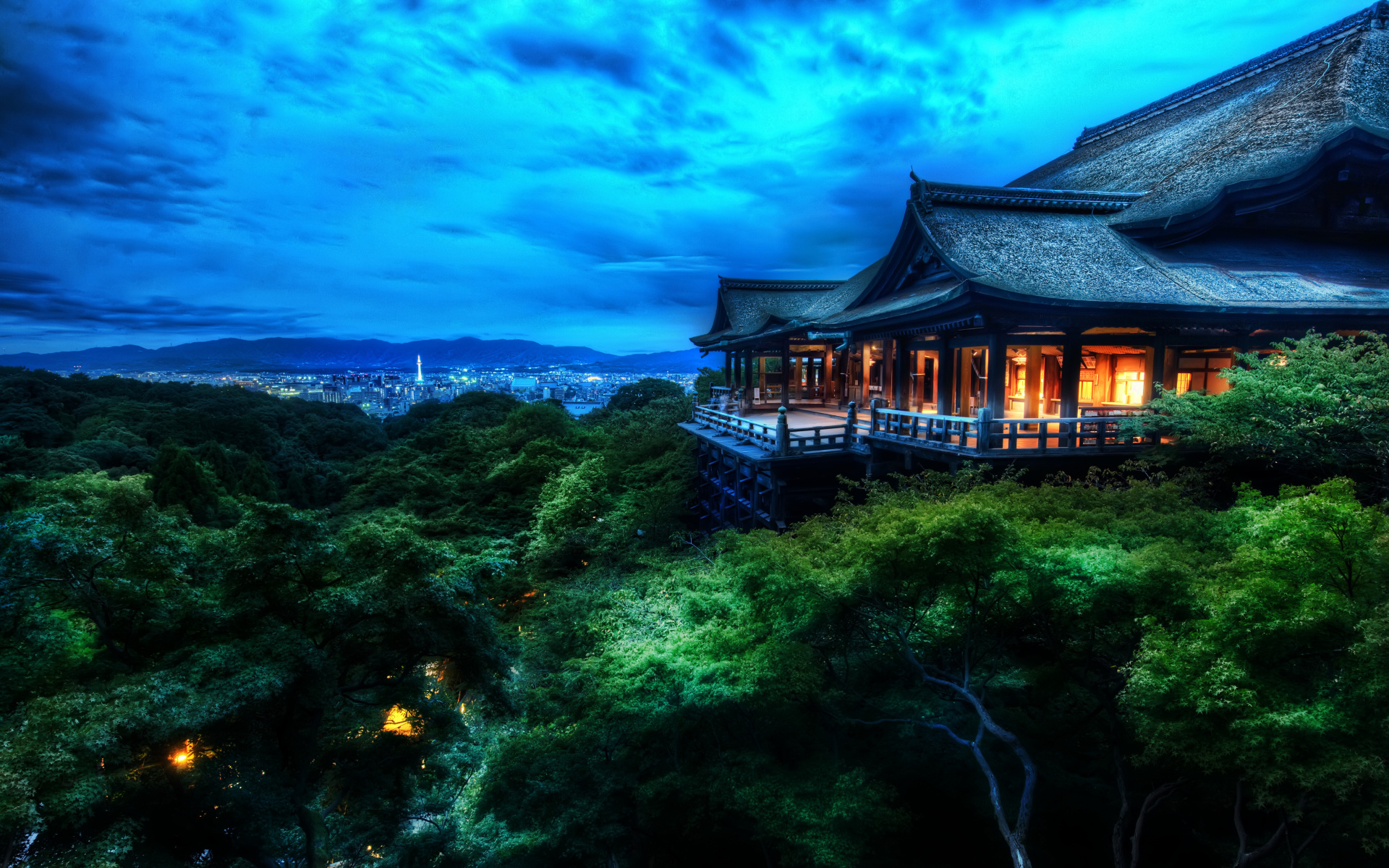 The-Treetop-Temple-Protects-Kyoto-Japan-1920x1200-hd-wallpapers.co.jpg