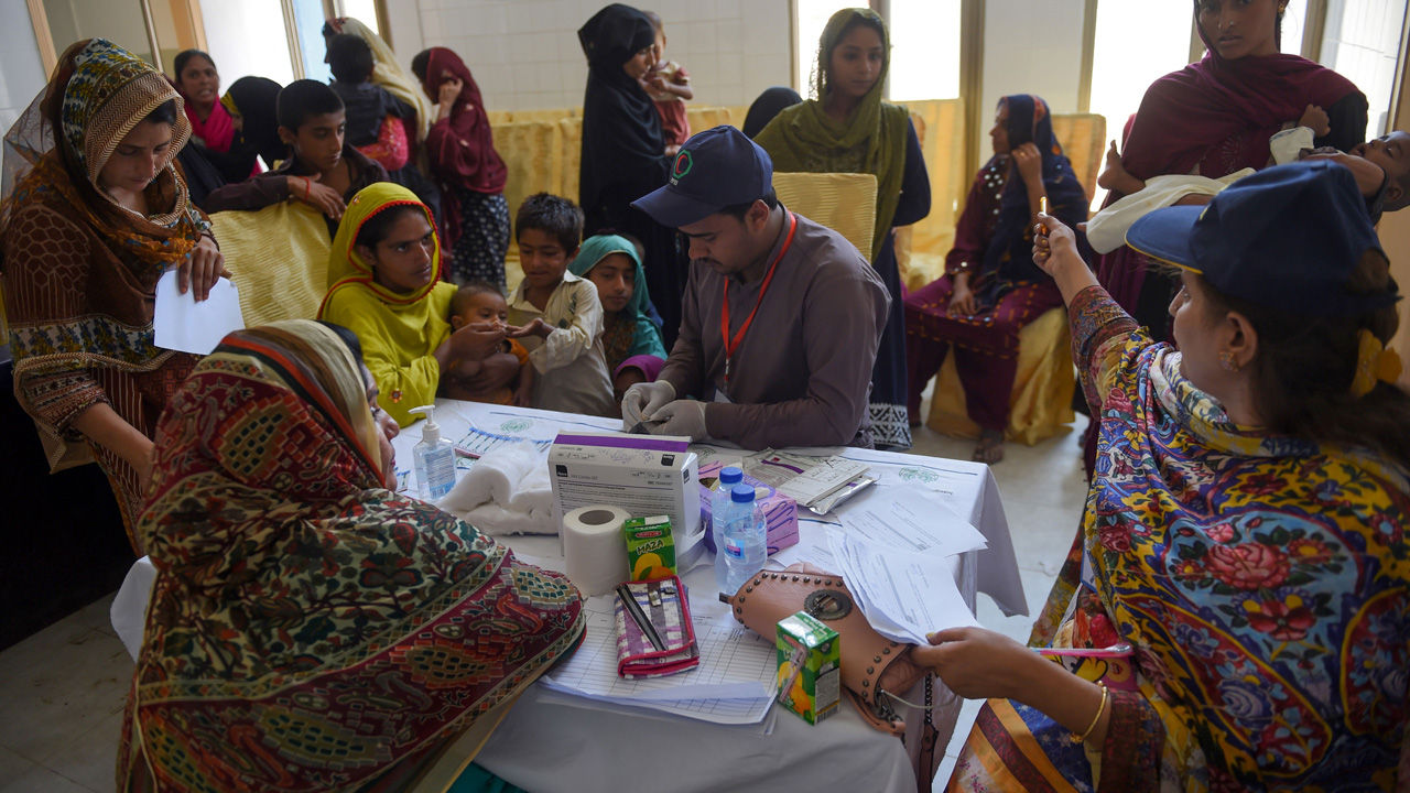 어린이 400명 HIV 집단 감염…파키스탄 남부 도시 '패닉'1.jpg