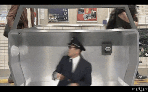 일본 지하철에선.gif