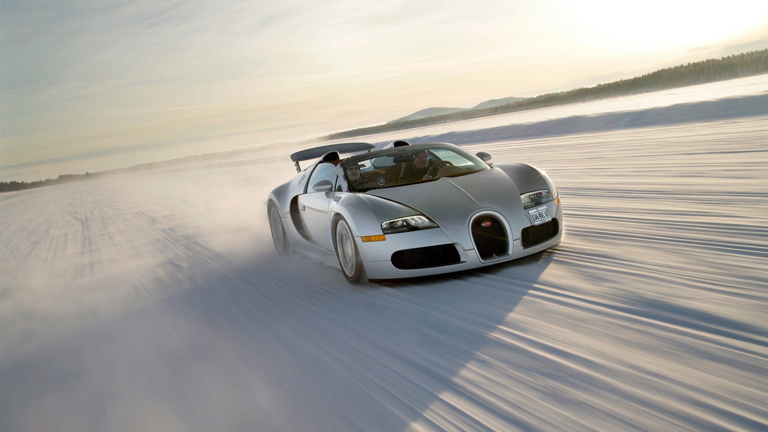 2008-Bugatti-Veyron-Grand-Sport-Roadster-snow-speed_2560x1440.jpg