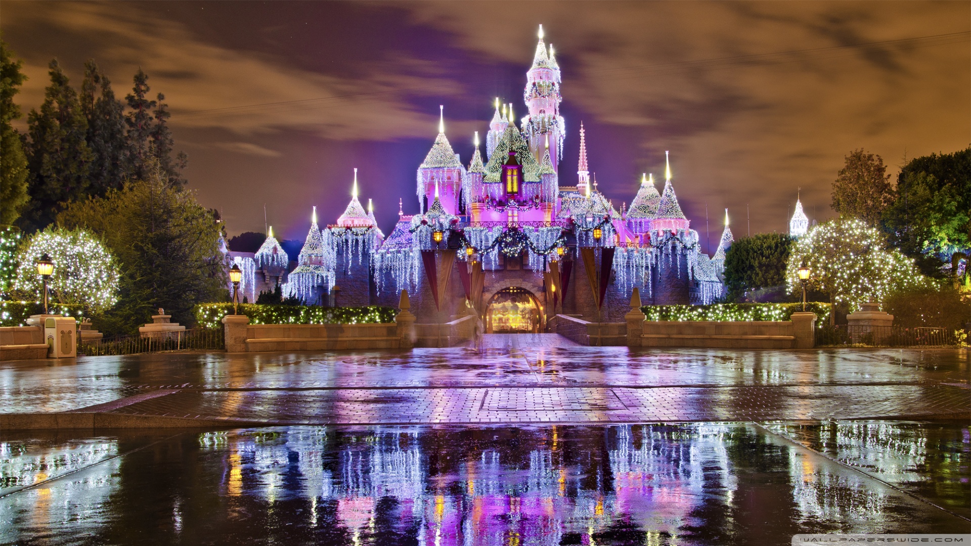 sleeping_beauty_castle_christmas_at_disneyland-wallpaper-1920x1080.jpg