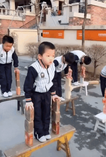 중국 기예학교 수업시간.gif
