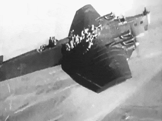 1930년대 구소련의 공수부대 낙하훈련.gif