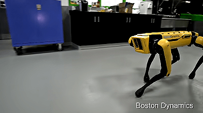 보스턴 다이내믹스 사족 보행 로봇..gif
