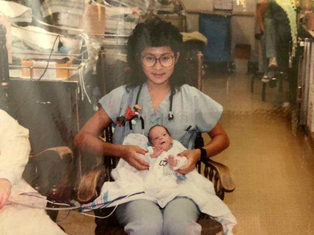 28년전 맡았던 아기와 같이 일하게 된 간호사.jpg