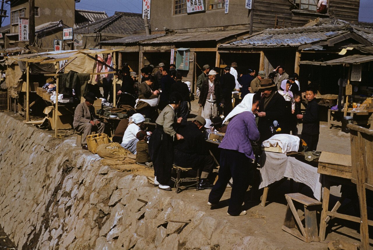 1952년 부산 범일동 시장 컬러사진2.jpg