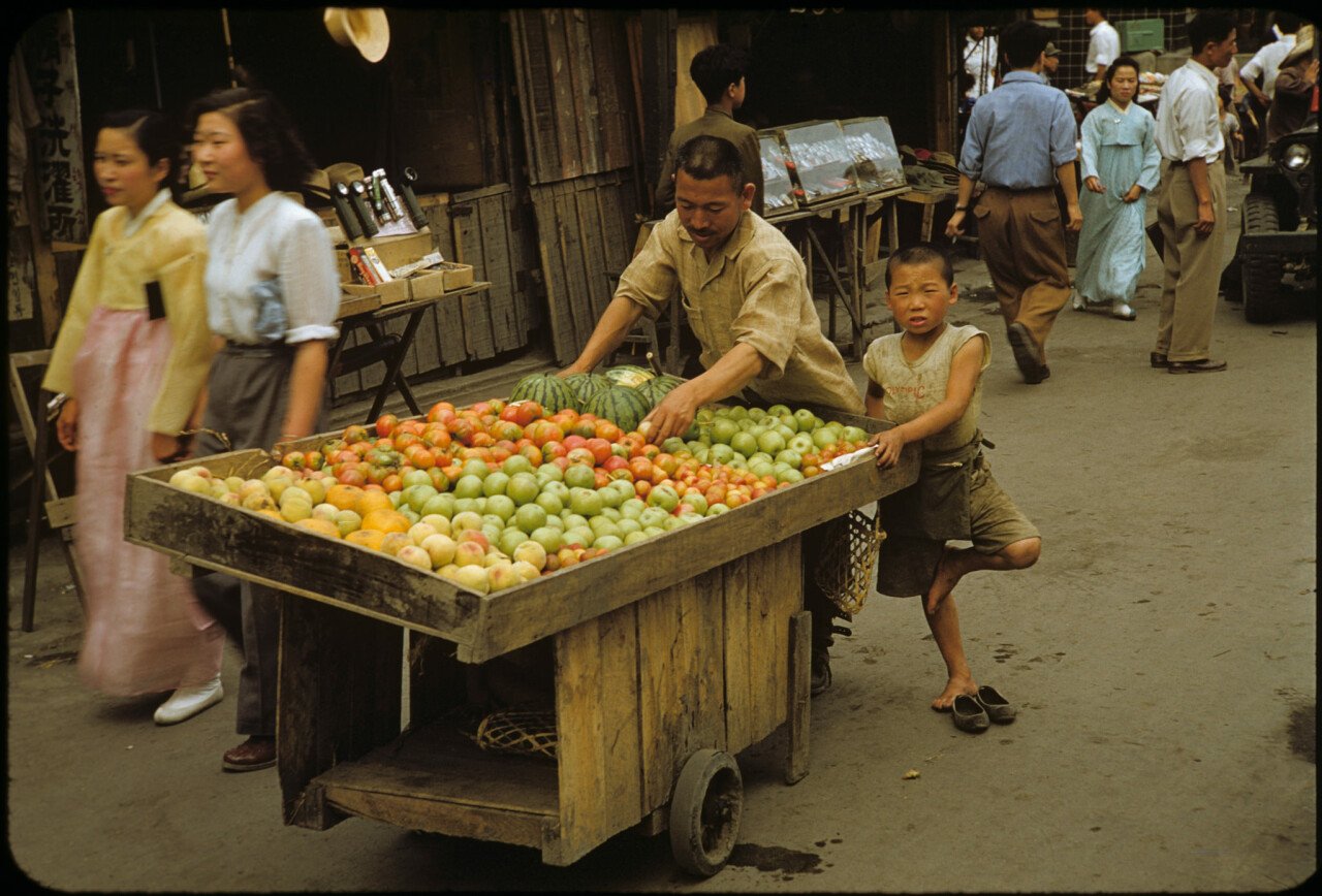 1952년 부산 범일동 시장 컬러사진11.jpg